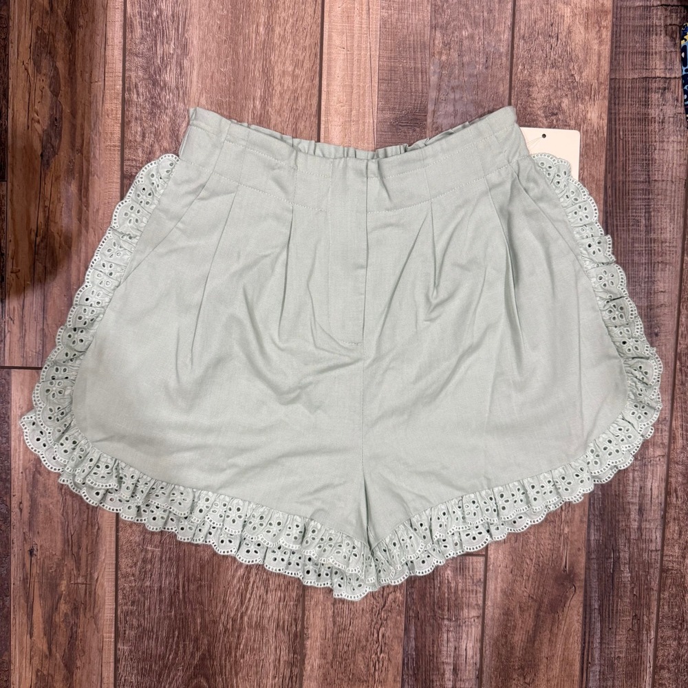 Doe and Rae Sage Green‎ Eyelet Ruffle High Waist Shorts Small Pleated Pocket